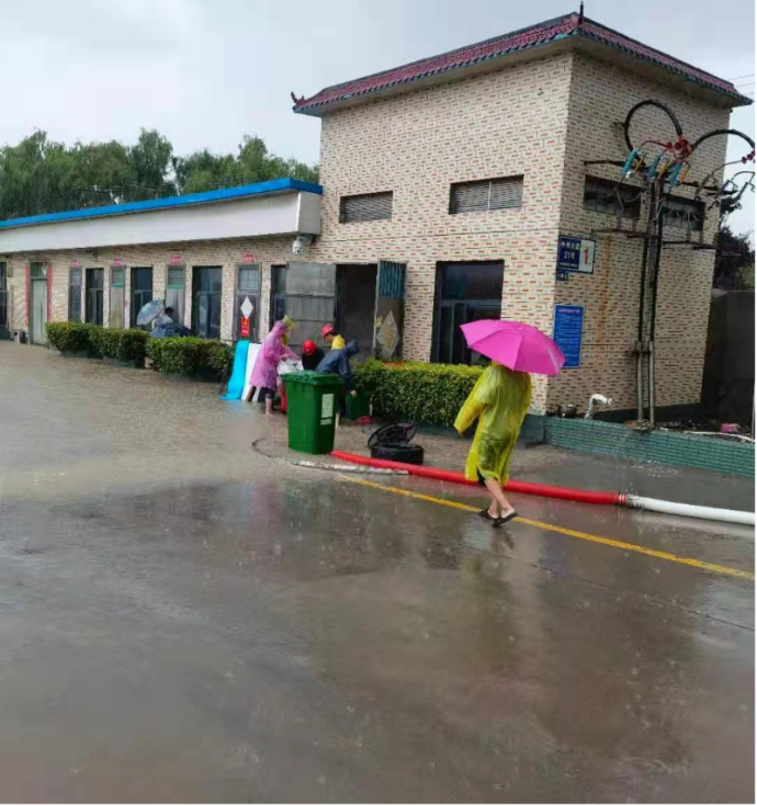 大誠員工積極抗洪 大誠員工積極抗洪